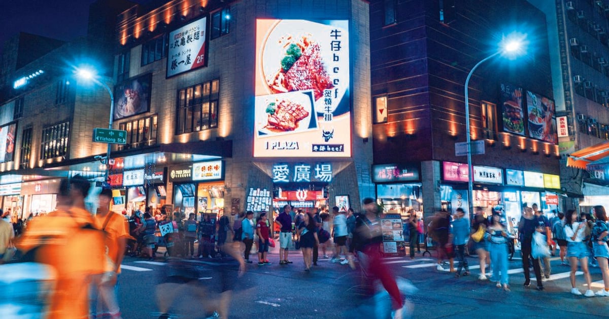 一中街夜市街區與學生商圈街景